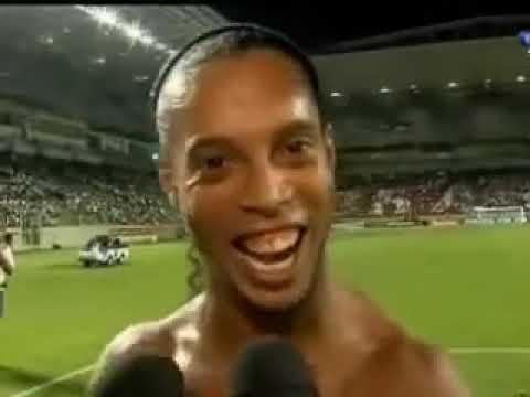 Ronaldinho sonrie
